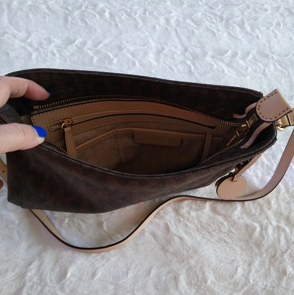 Michael Kors Messenger Crossbody - Picture 6 of 11